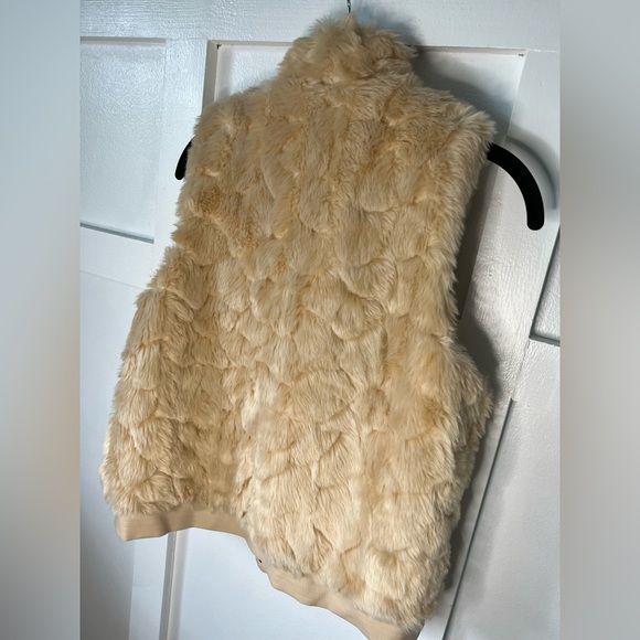 Women’s small Love Tree white cream tan faux fur vest faux leather button zip up - Picture 2 of 11